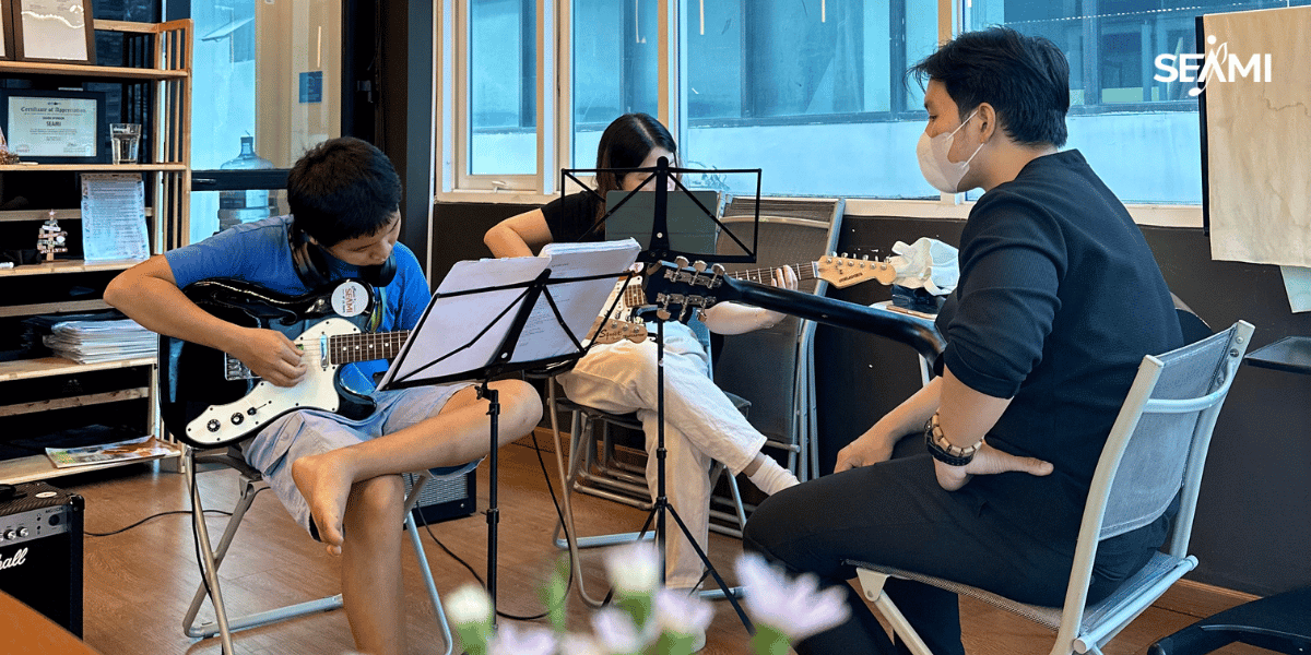 Phòng học guitar tại SEAMI