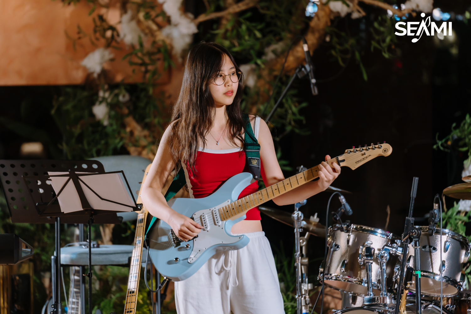 Học viên SEAMI trong câu chuyện học guitar