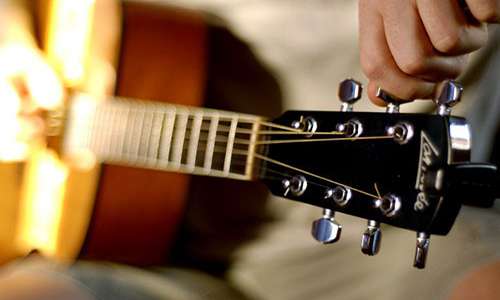 3 cách chỉnh dây đàn guitar cho người mới tập