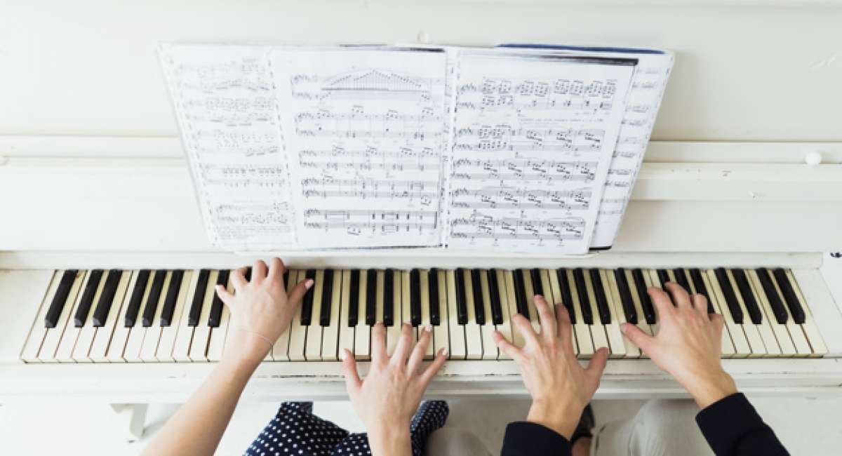 Học Piano Tại Nhà Nên Tự Học Hay Học Với Gia Sư tại TPHCM [ Tư Vấn ]