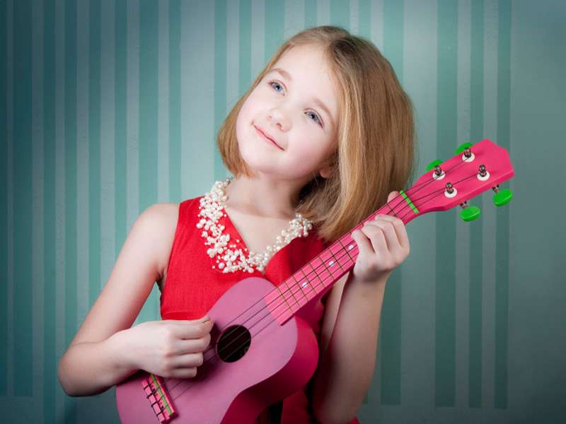 Tạo sao con gái nên học đàn ukulele