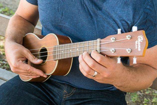 tư thế cho người mới bắt đầu chơi ukulele