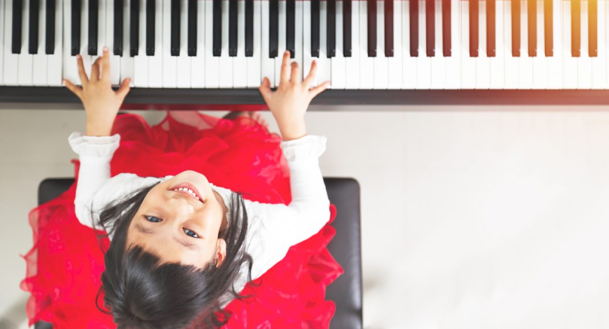 Cho Trẻ Học Piano Hay Organ Để Phát Triển Toàn Diện #1