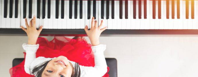 Cho Trẻ Học Piano Hay Organ Để Phát Triển Toàn Diện #1