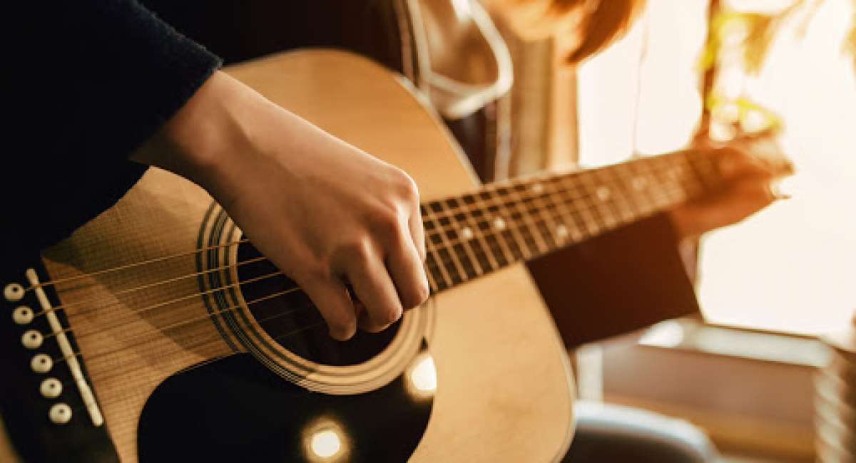 6 Cách Chọn Đàn Guitar Dành Cho Người Mới Học Chơi