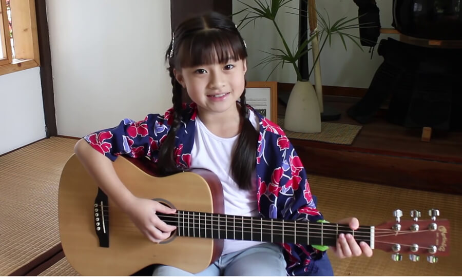 Trẻ học chơi guitar khi nào là phù hợp?