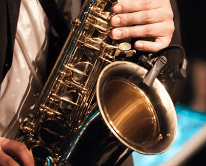 Saxophone Từ Xa 1 Kèm 1