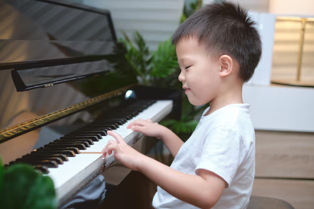 Tạo môi trường học vui vẻ và duy trì kỉ luật giúp trẻ học piano hiệu quả